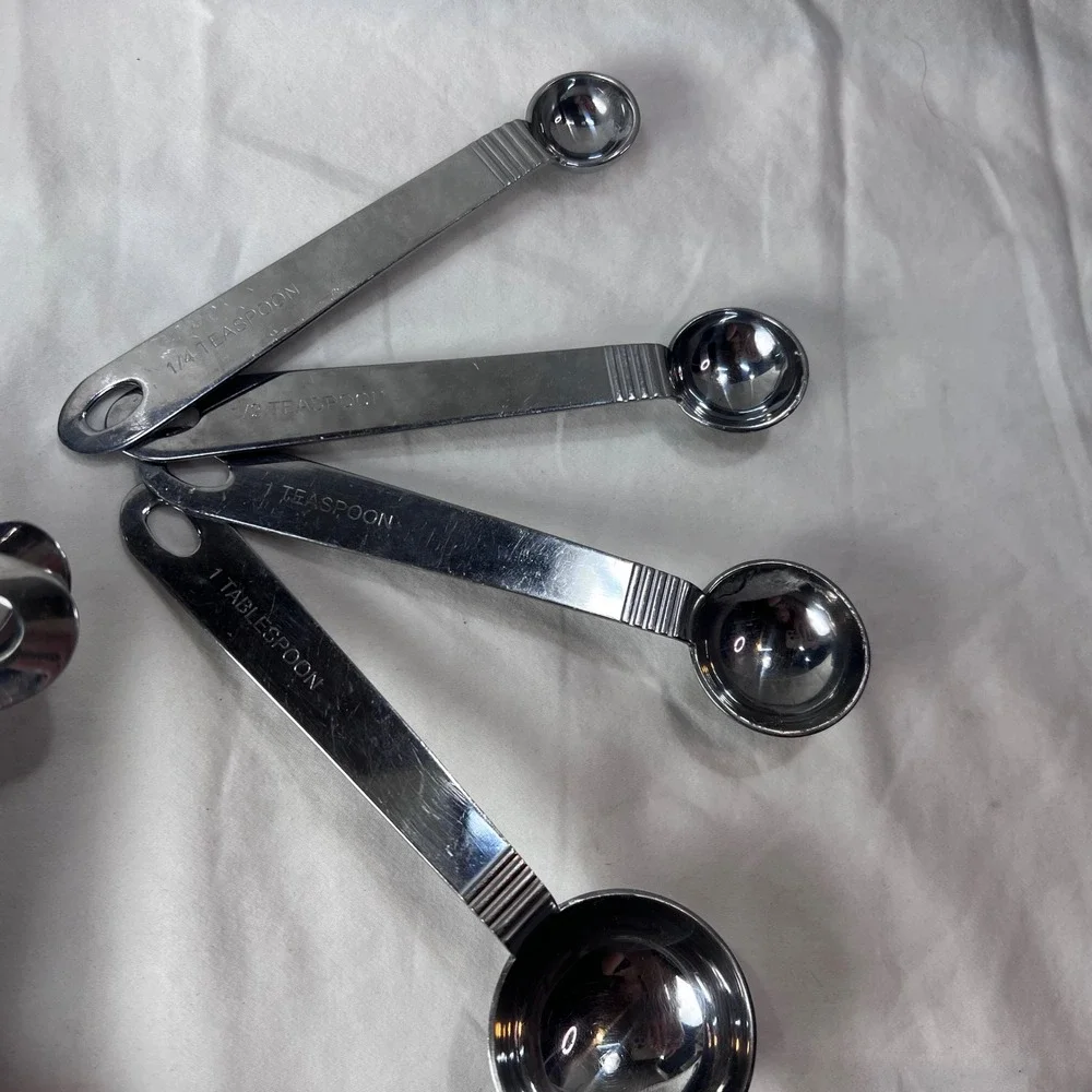 Oneida 18/8 Stainless Steel Measuring Cups and Spoons Set 8 Piece Silver